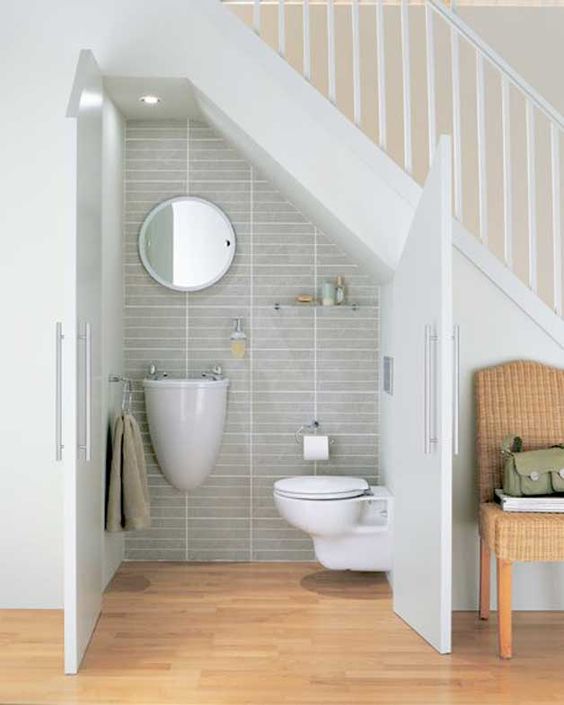 Desain Kamar Mandi di Bawah Tangga Rumah 2