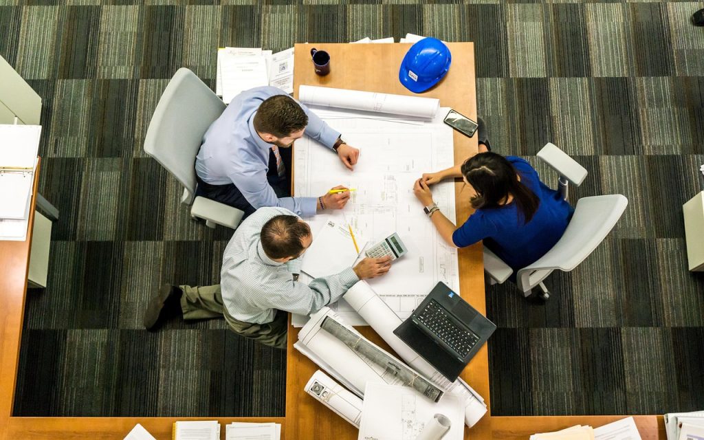 Desain interior kantor nyaman dan profesional dengan layout modern